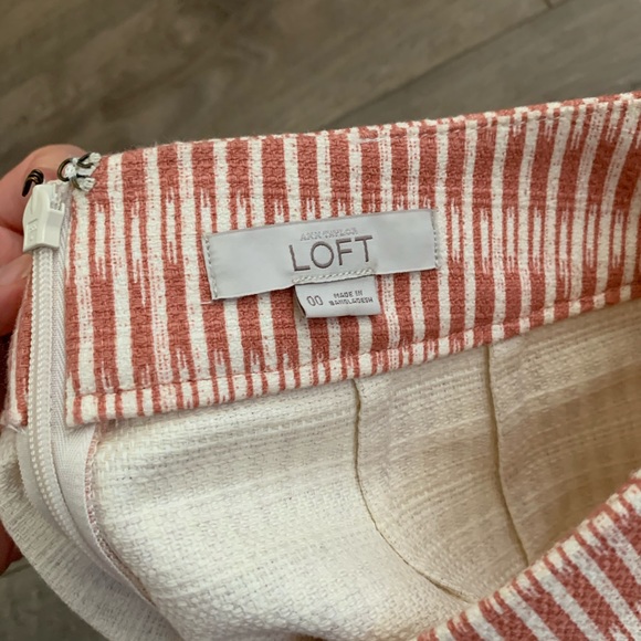 Loft Pink and White Pattern Pencil Skirt, size 00 - Picture 4 of 7